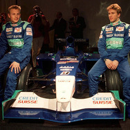 ザウバーからF1デビュー（向かって左）。2001年1月のプレゼンテーション、チームメイトはニック・ハイドフェルド