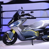 ヤマハの電動バイクコンセプト『E01』（東京モーターショー2019）