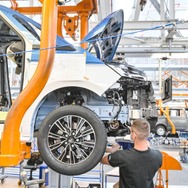 ドイツ・ハノーバー工場で生産が開始フォルクスワーゲン・マルチバン 新型