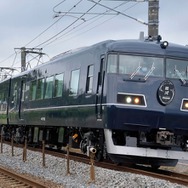 2021年グッドデザイン賞のグッドデザイン・ベスト100とグッドフォーカス賞「地域社会デザイン」に選ばれたJR西日本の『WEST EXPRESS 銀河』が、12月に初めて瀬戸大橋を渡る。下りの琴平到着後には、JR四国の観光列車『四国まんなか千年ものがたり』への乗継ぎも予定されている。
