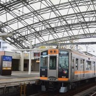 鉄道のセキュリティ向上などが期待されているミリ波による伝送システム。試験には試運転列車が仕立てられる。写真は甲子園駅。