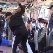 11月24日に東京地下鉄（東京メトロ）と警視庁大塚警察署が共同で実施した不審者の取押え訓練。