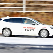 ブリヂストン ブリザック VRX3を装着したスバル レヴォーグで雪上コースを試走