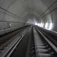 相鉄新横浜線羽沢横浜国大～新横浜間の羽沢トンネルにおける施工状況。