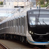 現在は6両編成で運行されている東急3020系。4月上旬には8両化最初の1編成が東京メトロ南北線に乗り入れ、同線の8両化が順次進められる。