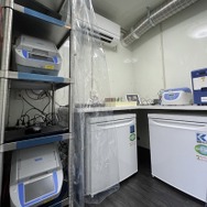 移動式PCR検査車の検査室