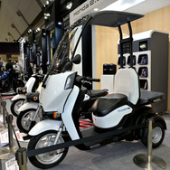 ホンダブースに展示されたビジネス向け電動バイク（東京モーターサイクルショー2022）