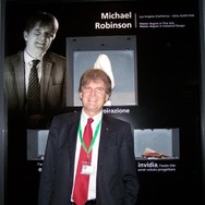 マイケル・ロビンソン。2011年トリノ自動車博物館「自動車デザイナー殿堂」前で。