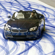 BMW Z4ロードスター 新型…斬新なアートが完成