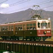 2両連接2000形の元となった西鉄北九州線の1000形。現在の2000形2003号はこの塗色になっている。