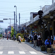 観光客でにぎわう鳥取・境港の水木しげるロード