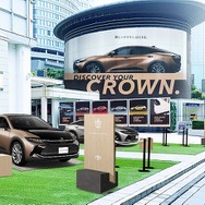 新型トヨタ・クラウン車両展示イメージ