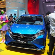 5人乗りのコンパクトカー「SIRION(シリオン)」。マレーシアのプロドゥアが生産を担当し、インドネシアに輸入される