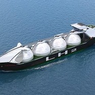 次のステップでは商用LNG運搬船並みにサイズアップ（160,000m3型 液化水素運搬船完成イメージ）