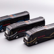 CARNEL 1/64 はとバス ピアニシモIII いすゞ ガーラ スーパーハイデッカー、左からサファイア（511号車）、プラチナ（412号車）、ゴールド（411号車）
