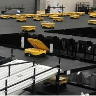 物流センターや倉庫などの物流施設では、ピッキングや仕分といった荷役作業を省人化するロボットが普及しつつある（画像はプラスオートメーションの仕分けロボット）。