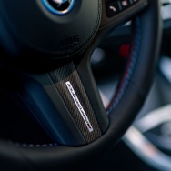BMW i4 M50 の「Mパフォーマンスパーツ」装着車