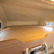 全席上部にもベッドスペースがあり2人寝ることが可能