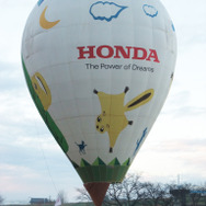上田諭選手が操るホンダ熱気球レーシングチームの機体「モモン号」。モモンガの図柄が人気だ。