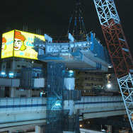 ［写真蔵］まるで宇宙戦艦?! 大規模クレーン架設工事…首都高大橋JCT