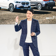 BMWブランドマネジメントディビジョンプロダクトマネージャー ケビン・プリュボ氏は、BMW X1、iX1の特徴を解説した。