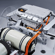 BMW『iX5 HYDROGEN』の燃料電池パワートレイン