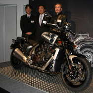 【ヤマハ VMAX 新型発表】初代は米発、新型は日本発を意識させたデザイン