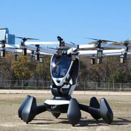 Lift HEXAが日本で初めての有人実証飛行を実施（2023年3月大阪城公園）