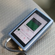 音楽プレイヤーとして使用するのがiBasso DX300MAX。高音質DAPとしてハイエンドユーザーの中で高い評価を受けるモデルだ。