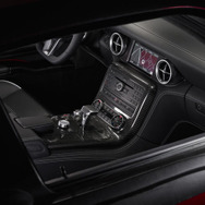 メルセデスベンツ SLS AMG…ガルウイングスーパーカーのインテリア初公開