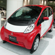 【三菱 i-MiEV 発表】ニーズに応じて少量電池タイプも…相川常務