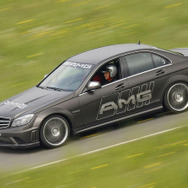 AMGドライビングアカデミー、米国初上陸…新型SLSAMGも登場