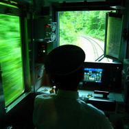 【夏休み】世界初のハイブリッド鉄道車両に乗ってみよう