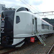 ［写真蔵］新型N'EX E259系…高尾駅で展示会