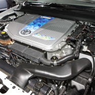 燃料電池ハイブリッドの試作車 FCHVadv（東京モーターショー09）