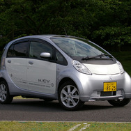 三菱 i-MiEV は満充電で約160km走行可能。だが道路状況やエアコン操作などにより消費電力は変わる