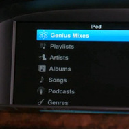 Appleの「iPod Out」に対応（画像は動画キャプチャー）