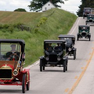 フォード『モデルT』43台が3000マイル走行---創立100周年祝って