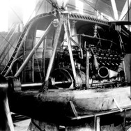 グラーフ・ツェッペリンのエンジンゴンドラ。エンジンはマイバッハ12気筒（1927年）