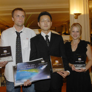 左から2位のスロベニア代表Andrej Simcさん、永塚伸洋さん、ドイツ代表Simone Boretiusさん