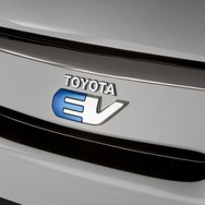 テスラと共同開発の電気自動車コンセプトモデル「RAV4 EV」