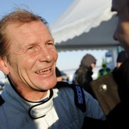 氷上世界最速チャレンジにドライバーとして参加したユハ・カンクネン氏