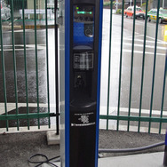 カーシェアリングステーションの六本木駐車場に設置されたEV用充電器