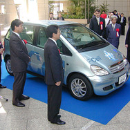 ダイムラークライスラー、燃料電池車を東京ガスに納入