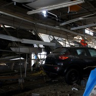 壊滅的な被害を受けた日産宮城サービスセンター