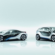 BMW i 、EVコミューターとPHVスポーツ、2台の新型車を発表
