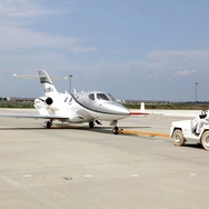 シルバーの機体は2010年12月に初飛行した型式認定初号機（F1）