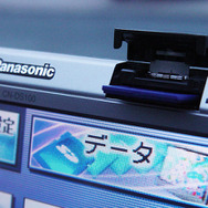 【パナソニック・ストラーダ『DS100』緊急取材】ポータブル機の広いユーザーに多色展開