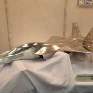 防衛省のブースで出展していた先進技術実証機の風洞モデル。この機体は平成26年度に初飛行が予定されている
