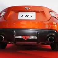 トヨタ、新型FRスポーツの車名は「86（ハチロク）」に決定